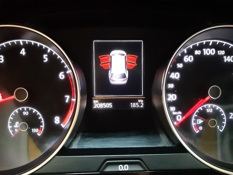 Volkswagen Golf 1.4 TSI NAVI XENON WEBASTO - fotka 18 z 26