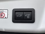 Toyota Prius 2.0Plug-in, ČR-1m, Prestige - náhled 32