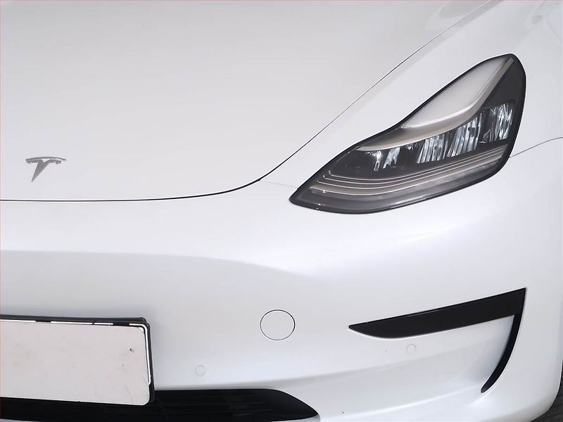 Tesla Model 3 (2020) Std Range Plus 52kWh, SoH 84% - fotka 20 z 22