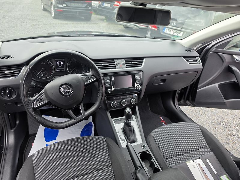 Škoda Octavia 2.0TDI DSG Tz - fotka 16 z 23