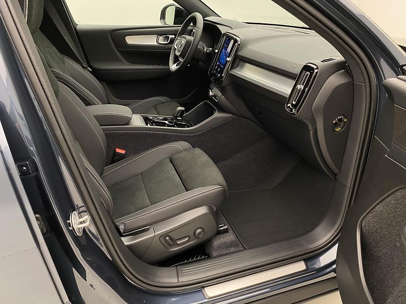 Volvo XC40 (2026) B3 AUT DARK ULTRA  - fotka 22 z 61
