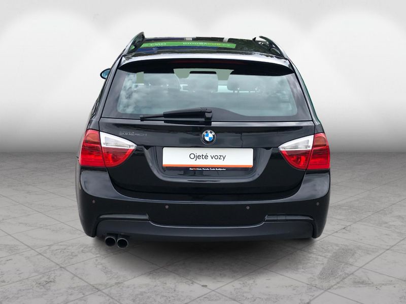 BMW Řada 3 325i - fotka 9 z 29