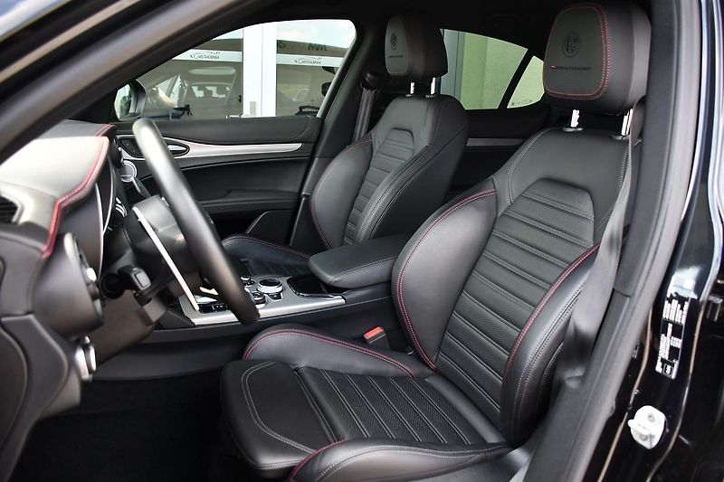 Alfa Romeo Stelvio 2.2 JTDm Competizione Q4 - fotka 14 z 40