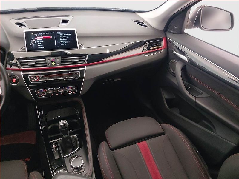 BMW X1 (2016) sDrive18d, Tempomat - fotka 8 z 18
