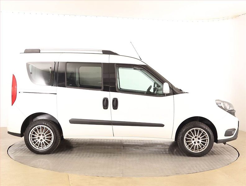 Fiat Dobló (2019) 1.4 T-Jet, 7Míst, SR, DPH - fotka 6 z 17
