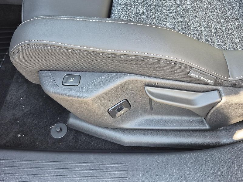 Peugeot 5008 (2026) BUSINESS Hybrid 145 e-DCS6 - fotka 16 z 25