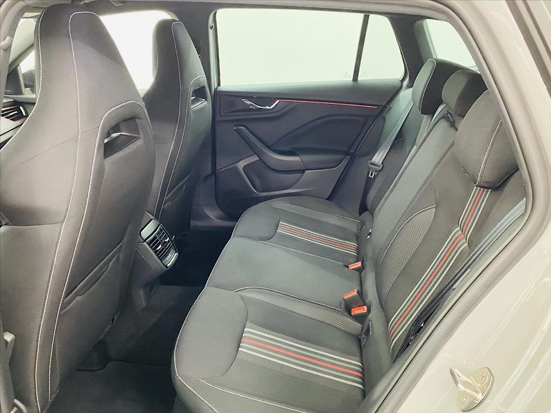 Škoda Scala 1,0 TSI 85kW DSG Monte Carlo - fotka 6 z 29