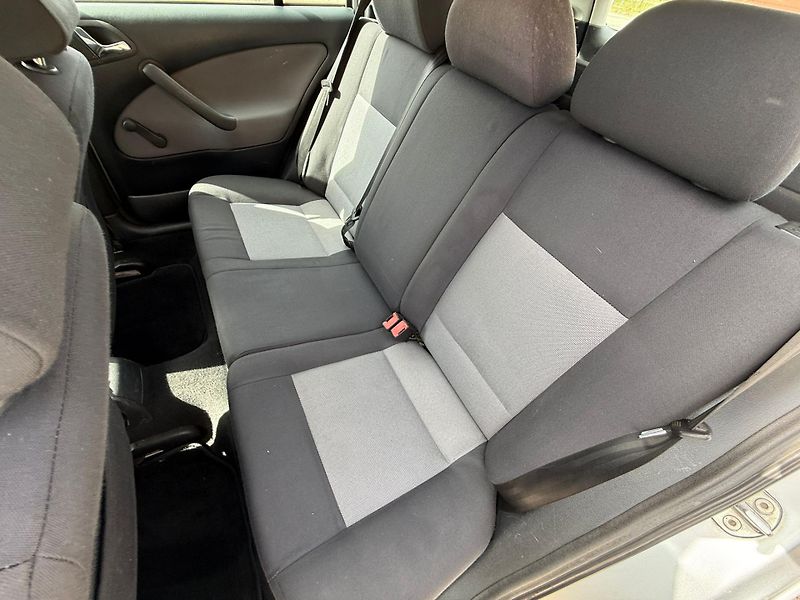 Škoda Octavia (2010) 1,9 TDI TOUR xenon - fotka 10 z 14