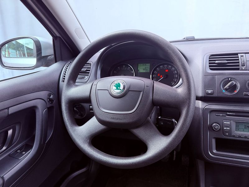 Škoda Fabia 1.2 TSi Ambiente, Serviska - fotka 16 z 22