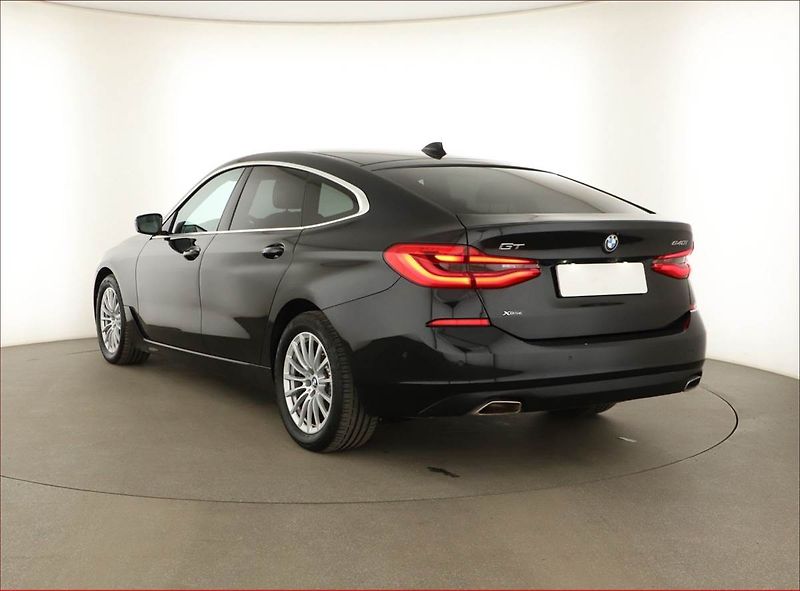 BMW Řada 6 (2022) 640i xDrive GT - fotka 4 z 18