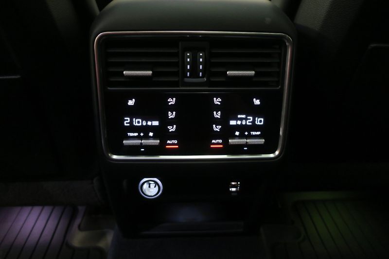 Porsche Cayenne (2019) Coupe 3.0 V6 Tiptronic Vzduch - fotka 43 z 45