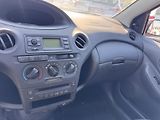 Toyota Yaris 1.0 VVTi,48 kW,98 tis km,1.Maj - náhled 11