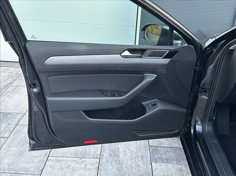 Volkswagen Passat 1,5 TSI 150PS  Business DSG - fotka 13 z 53
