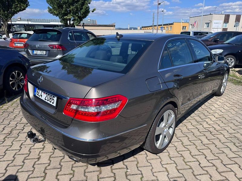 Mercedes-Benz Třídy E (2010) 200 CGI 1,8 135 KW AVANTGARDE - fotka 5 z 50