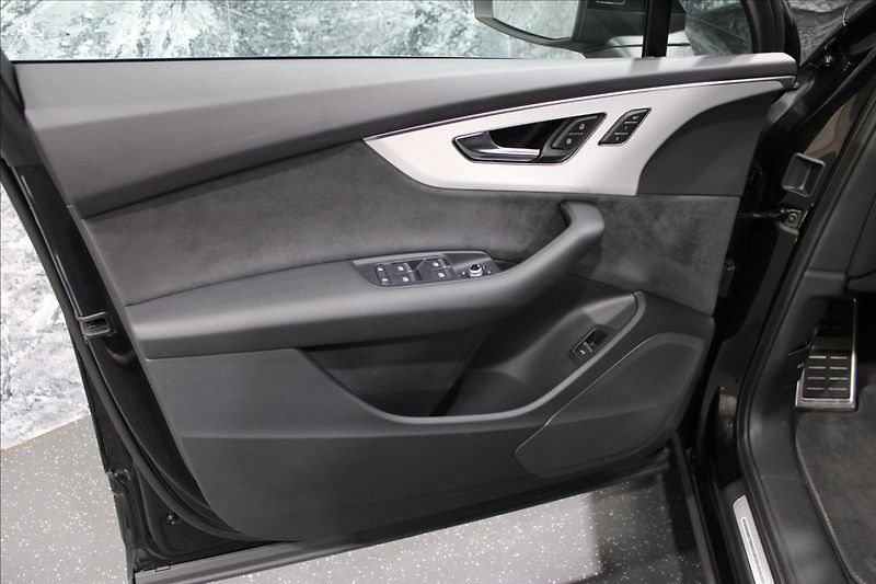 Audi Q7 3,0 TDI quattro S-Line - fotka 9 z 36