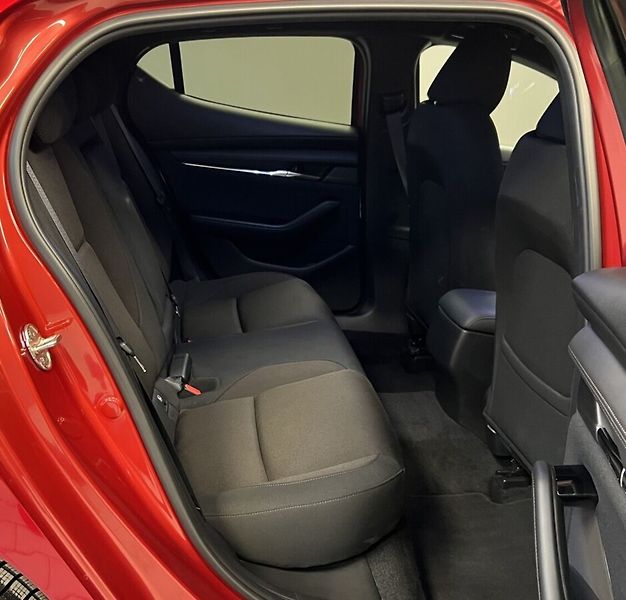 Mazda 3 Skyactive G 150 AT PLUS - fotka 13 z 17