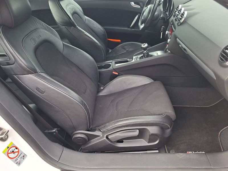 Audi TT (2009) 1.8TFSI 118kW MAN S-LINE - fotka 23 z 31