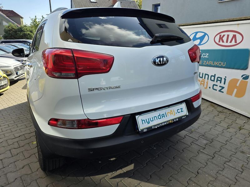 Kia Sportage 2.0-1.MAJ-NAVI-KAMERA-ISOFIX - fotka 7 z 15