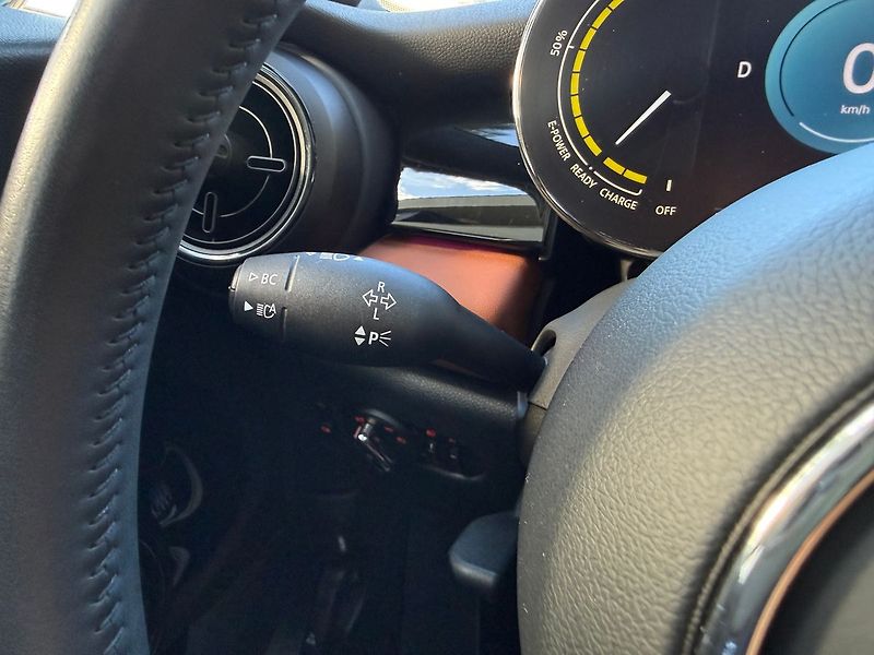 Mini Cooper SE 135kW H&K REZERVACE - fotka 26 z 35