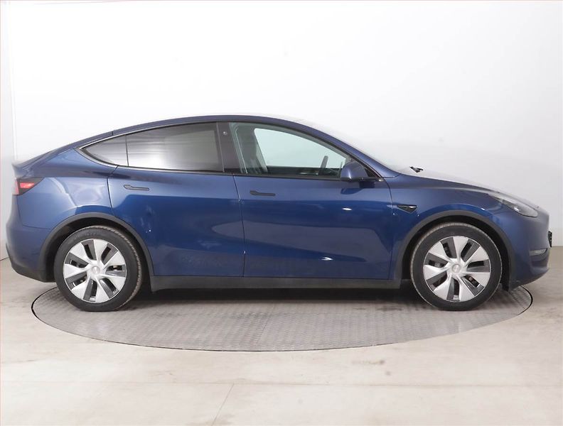 Tesla Model Y (2022) Long Range AWD 79kWh, SoH 91% - fotka 6 z 21