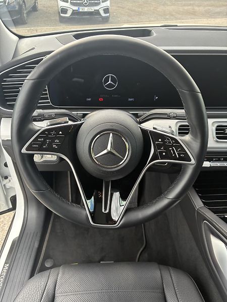 Mercedes-Benz GLE (2024) 450d 4MATIC - fotka 11 z 15