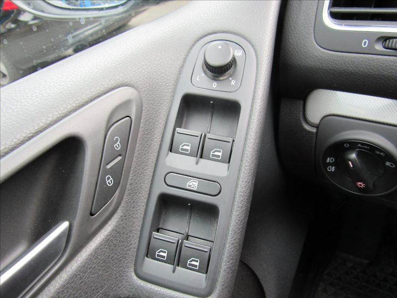 Volkswagen Golf 1,2 TSI 63kW Trendline - fotka 25 z 33