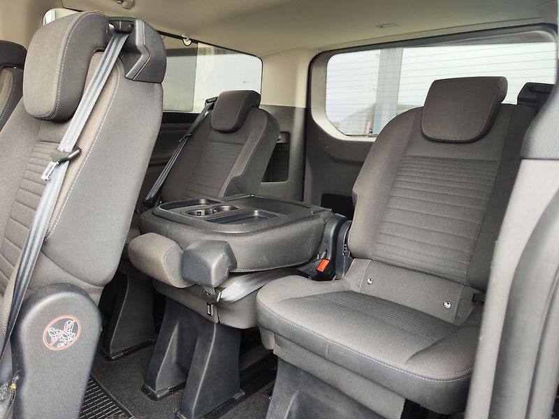 Ford Tourneo Custom 2.0 EcoBlue/125kW Titanium L2 - fotka 11 z 30
