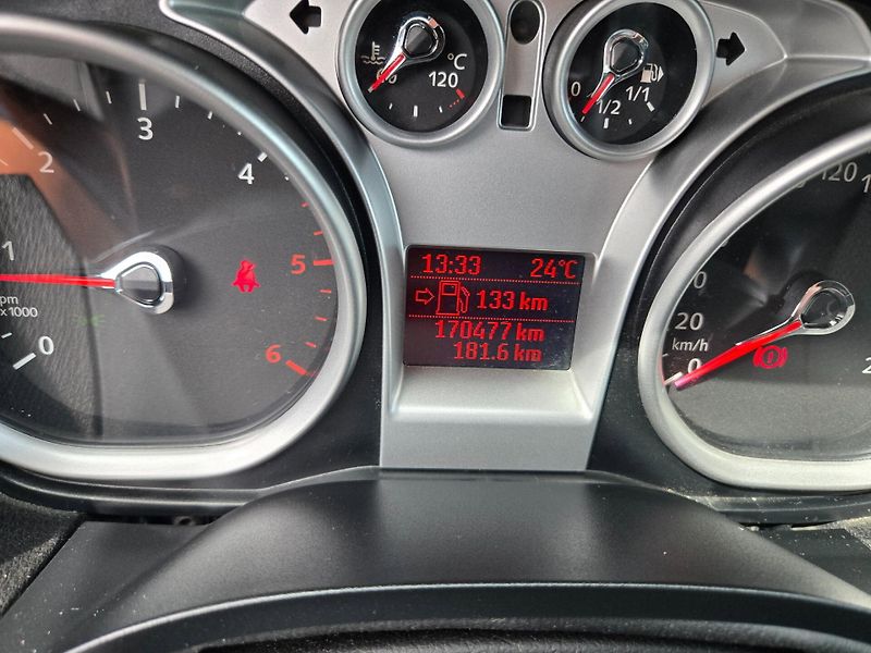 Ford Kuga (2009) Titanium 2,0 TDCi 100kw - 6st. - fotka 16 z 21