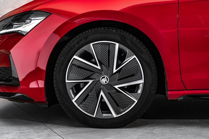 Škoda Superb Sportline 2,0TDI DSG Masáže - fotka 2 z 21