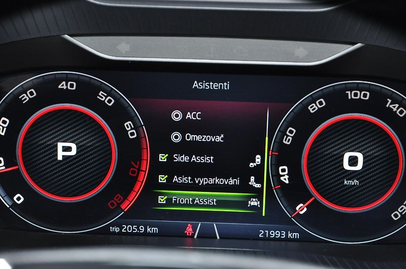 Škoda Karoq 2.0TSi 140kW 4x4 dsg SportLine - fotka 13 z 21