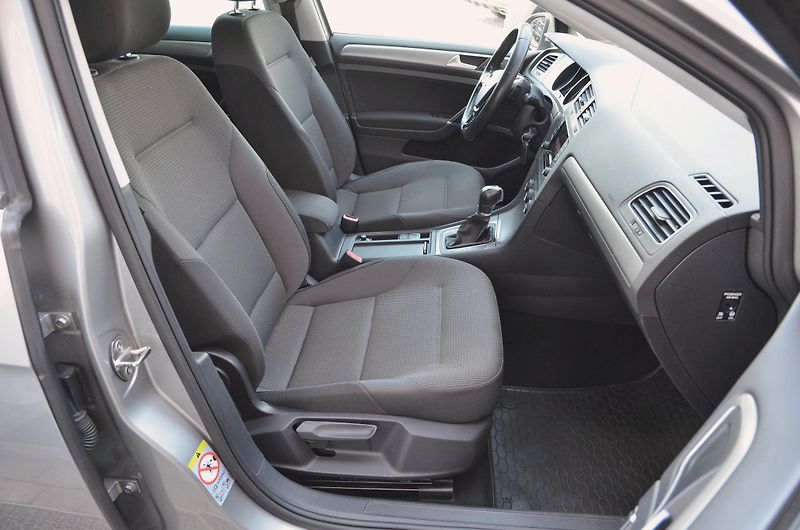 Volkswagen Golf (2014) 2.0 TDi 110kW DSG Comfortline - fotka 11 z 43