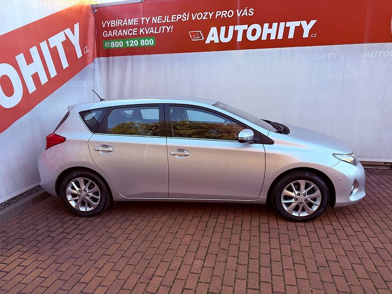 Toyota Auris 1.6 Life+, Serviska - fotka 5 z 28