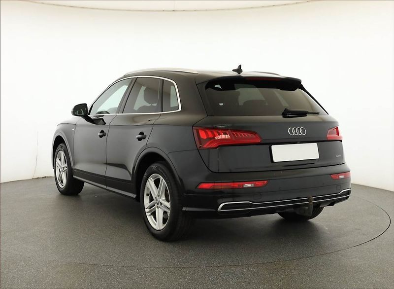 Audi Q5 (2018) S line 2.0 TDI, 4X4, Automat - fotka 4 z 18