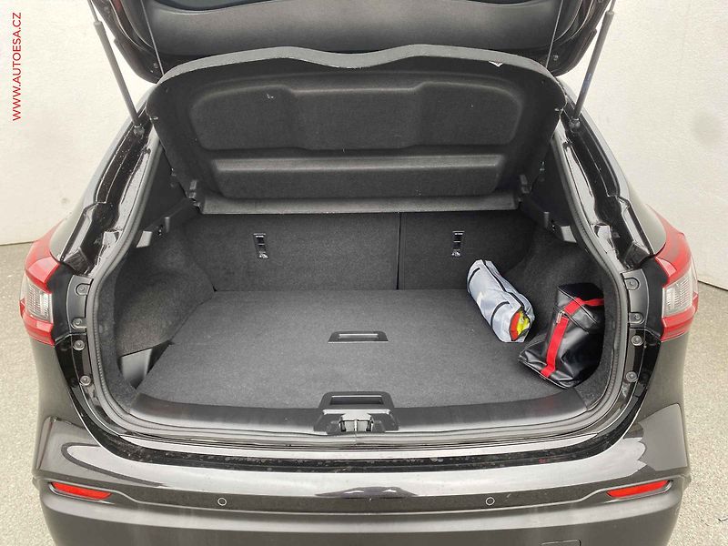 Nissan Qashqai (2018) 1.2 DIG-T, Panor, navi - fotka 7 z 17