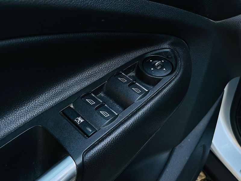 Ford Kuga 2.0TDCi MANUÁL TAŽNÉ SERVISKA - fotka 34 z 51
