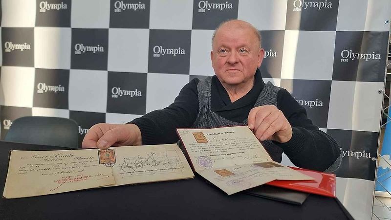 Desítkami historických aut značky Škoda se lze od čtvrtka kochat v obchodním centru Olympia v Brně. K vidění je třiadvacet aut, pět motocyklů a jízdní kolo.