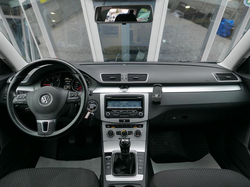 Volkswagen Passat 1,6 TDI 77kW Kombi - fotka 23 z 38