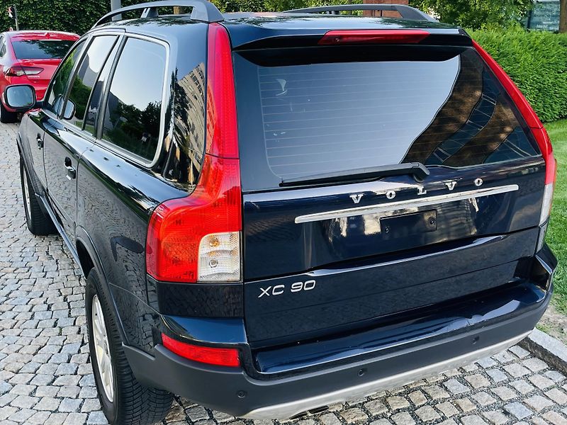 Volvo XC90 2.4D5 136KW 4x4 AUT SERVISKA - fotka 16 z 42