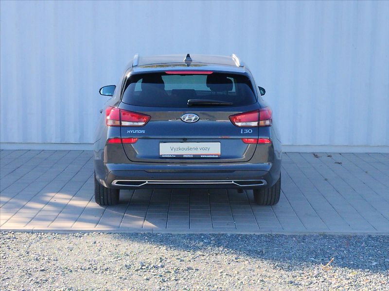 Hyundai i30 1,5   1,5 T-GDI mHEV Smart 117 - fotka 23 z 30