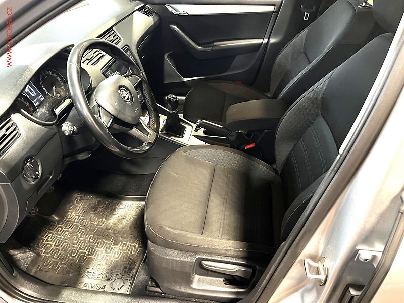 Škoda Octavia (2017) 1.6 TDi, ČR, AC, výhřev sed - fotka 9 z 14