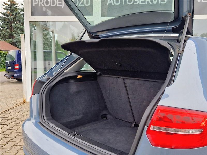 Audi A3 1,6 MPI SPORTBACK AUTOAC PANO - fotka 11 z 32