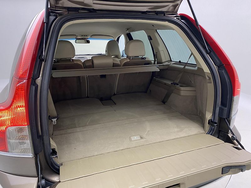 Volvo XC90 D5 AWD EXECUTIVE AUT CZ 7míst - fotka 6 z 37