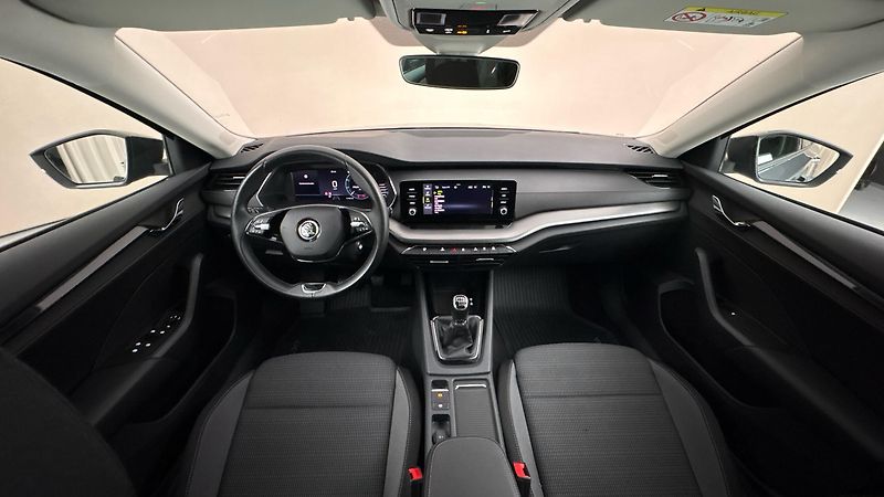 Škoda Octavia 2.0 TDI Ambition Combi - fotka 8 z 27