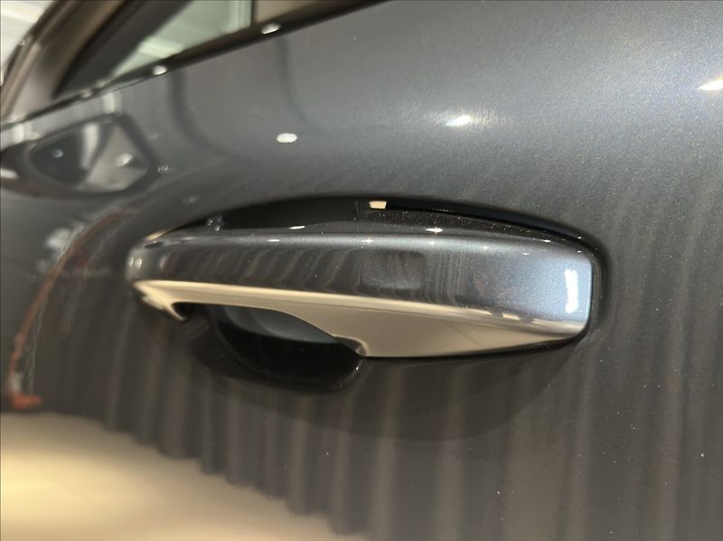 Volvo XC40 (2026) 2,0 B4  Plus - fotka 8 z 29