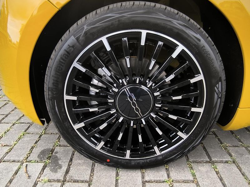 Fiat 500 (2026) Hybrid La Prima 1.0 BSG - fotka 4 z 39