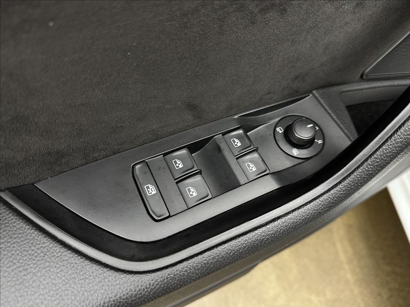 Škoda Superb 2,0 SPORTLINE 4X4 DSG 350HPAPR - fotka 40 z 55