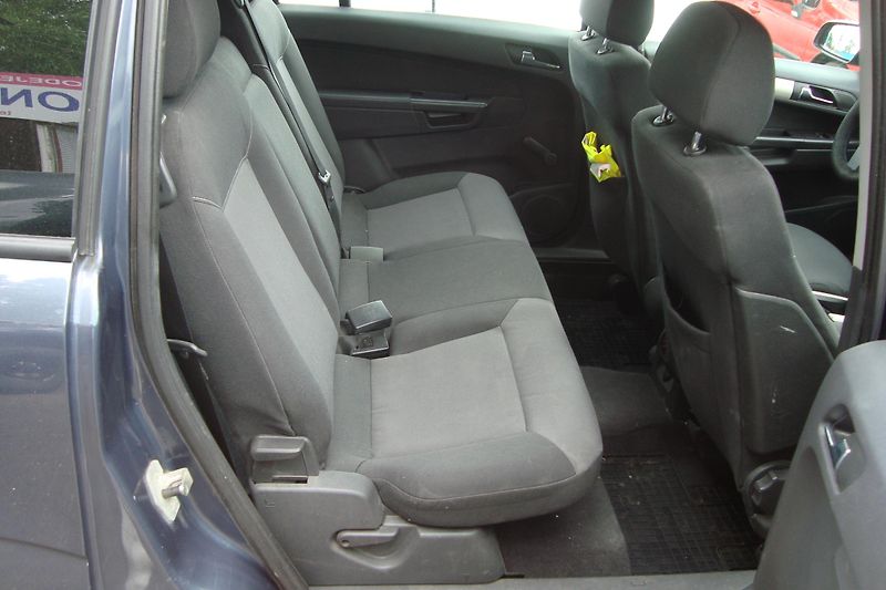 Opel Zafira (2008) 1.9 CDTi,7-M,2.Maj.S.Kn.STK 28 - fotka 26 z 50