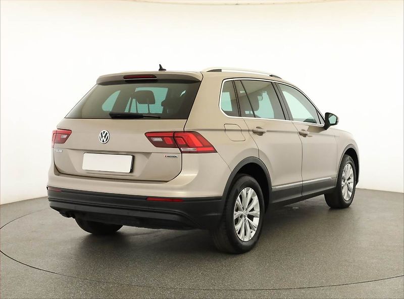 Volkswagen Tiguan (2019) Comfortline 2.0 TSI - fotka 5 z 17