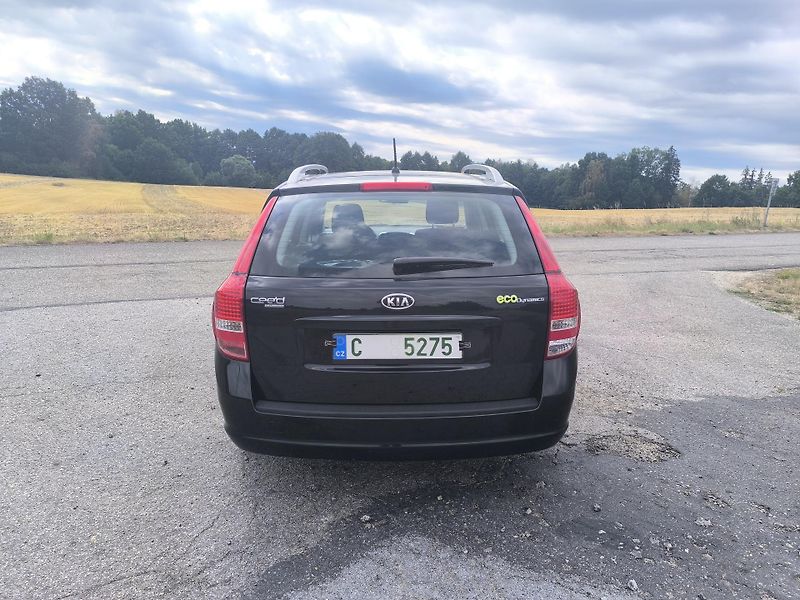 Kia Ceed (2011) 1.4 1.MAJITEL,SERVISNI KÍŽKA - fotka 6 z 31