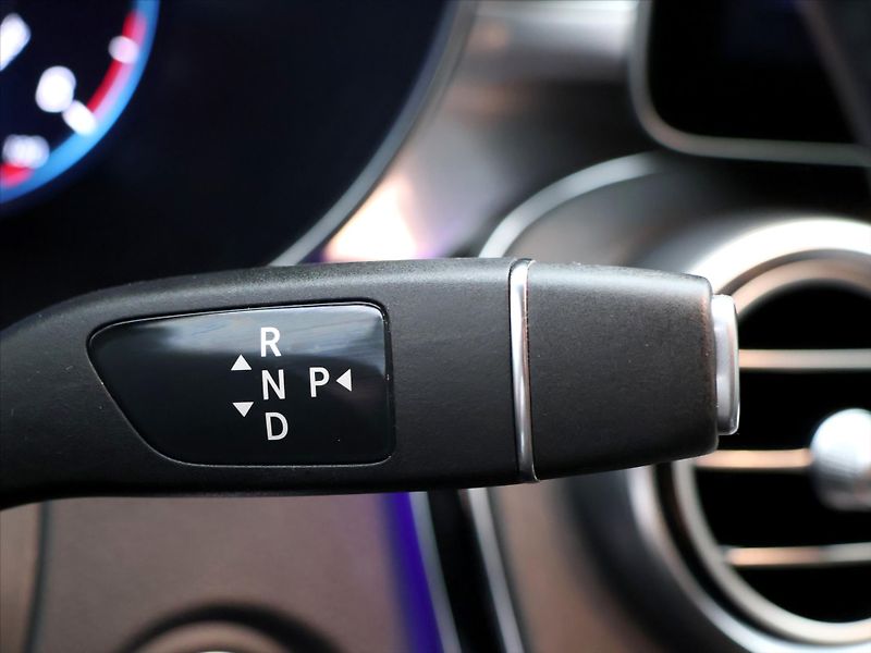 Mercedes-Benz Třídy C 2.0 300d 180kW 4Matic CZ DPH - fotka 17 z 29